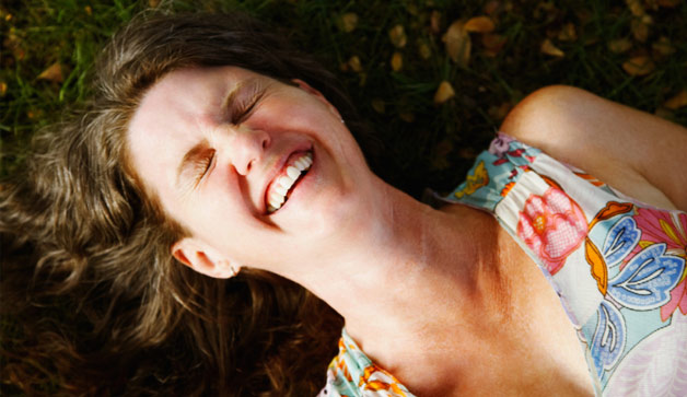 woman-laughing-happy-grass-628x363