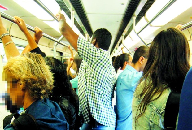Mulheres são molestadas  todos os dias em transportes públicos