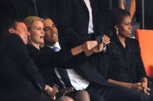 Michele nada feliz com o maridão Obama. E com razão.