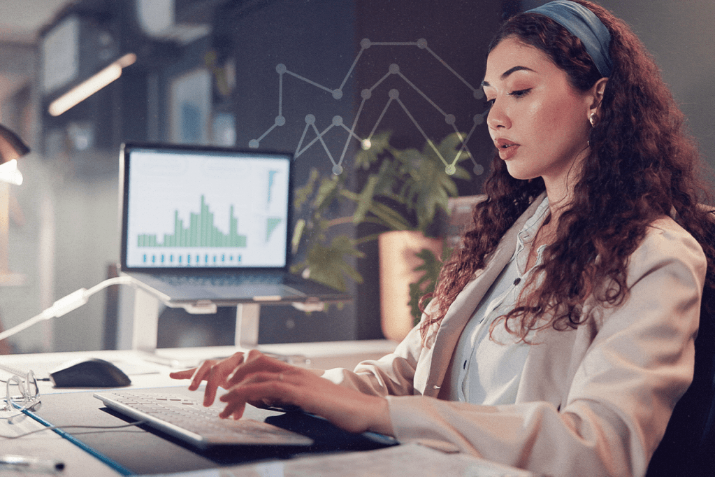 Um nutricionista utilizando software de nutrição em um consultório